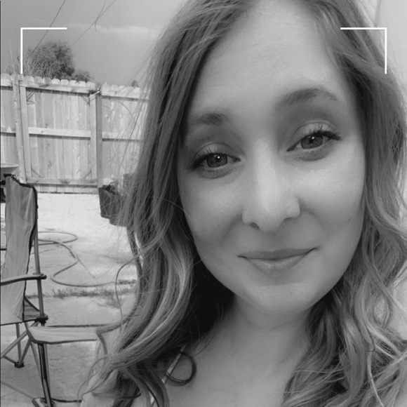 Meet your Posher, Stephanie - Picture 1 of 1